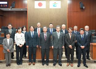 町議会議員たちの集合写真